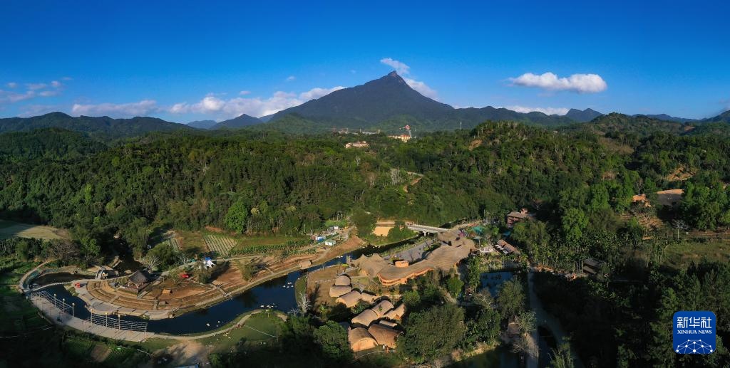 中国之城丨海南五指山：青山满目碧水萦绕的翡翠之城