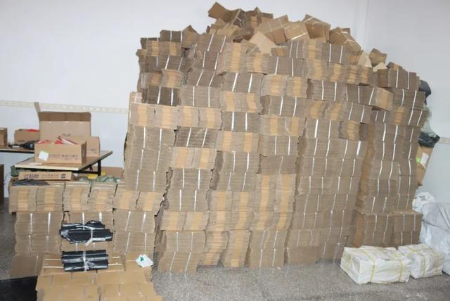 拆包变“坑”?警方起底快递诈骗套路 拆包变“坑”?警方起底快递诈骗套路