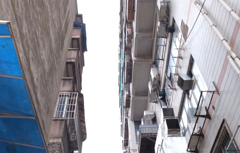 汁水横流、一片狼藉!楼上频繁深夜“空投”垃圾,贵阳大姐崩溃:有家难回! 汁水横流、一片狼藉!楼上频繁深夜“空投”垃圾,贵阳大姐崩溃:有家难回!