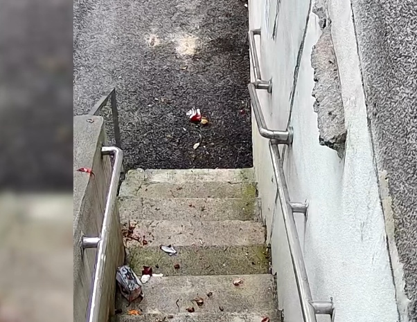 汁水横流、一片狼藉!楼上频繁深夜“空投”垃圾,贵阳大姐崩溃:有家难回! 汁水横流、一片狼藉!楼上频繁深夜“空投”垃圾,贵阳大姐崩溃:有家难回!