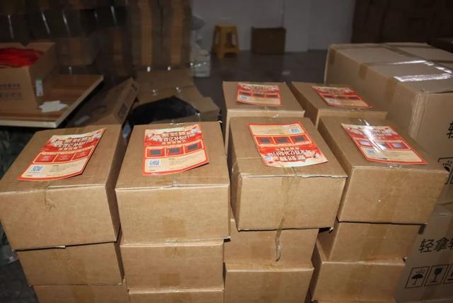 拆包变“坑”?警方起底快递诈骗套路 拆包变“坑”?警方起底快递诈骗套路