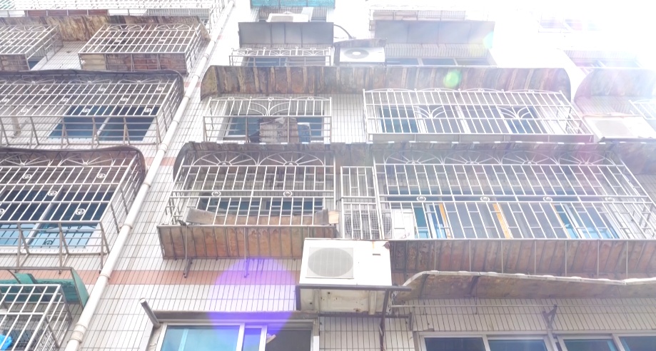 汁水横流、一片狼藉!楼上频繁深夜“空投”垃圾,贵阳大姐崩溃:有家难回! 汁水横流、一片狼藉!楼上频繁深夜“空投”垃圾,贵阳大姐崩溃:有家难回!