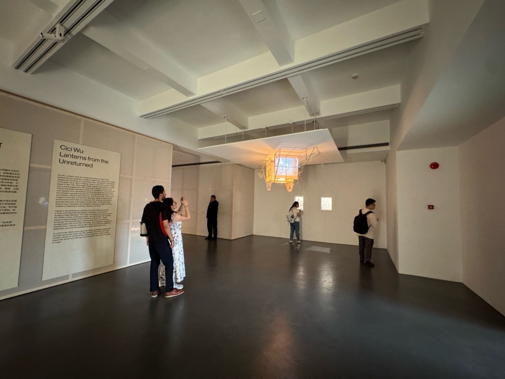 外滩美术馆调整入馆模式后首日情况如何?记者探访 外滩美术馆调整入馆模式后首日情况如何?记者探访