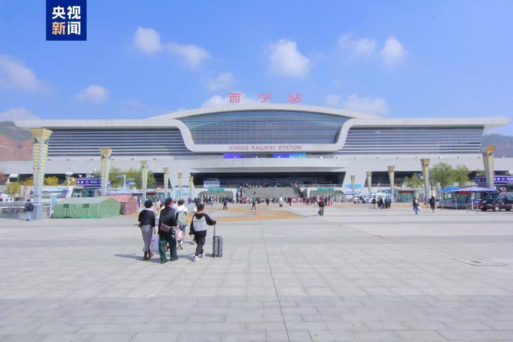 暑期将至 青藏铁路加开多趟临时旅客列车 暑期将至 青藏铁路加开多趟临时旅客列车