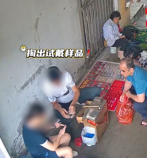 眼皮底下偷金!警惕街边“首饰加工”背后的套路 眼皮底下偷金!警惕街边“首饰加工”背后的套路