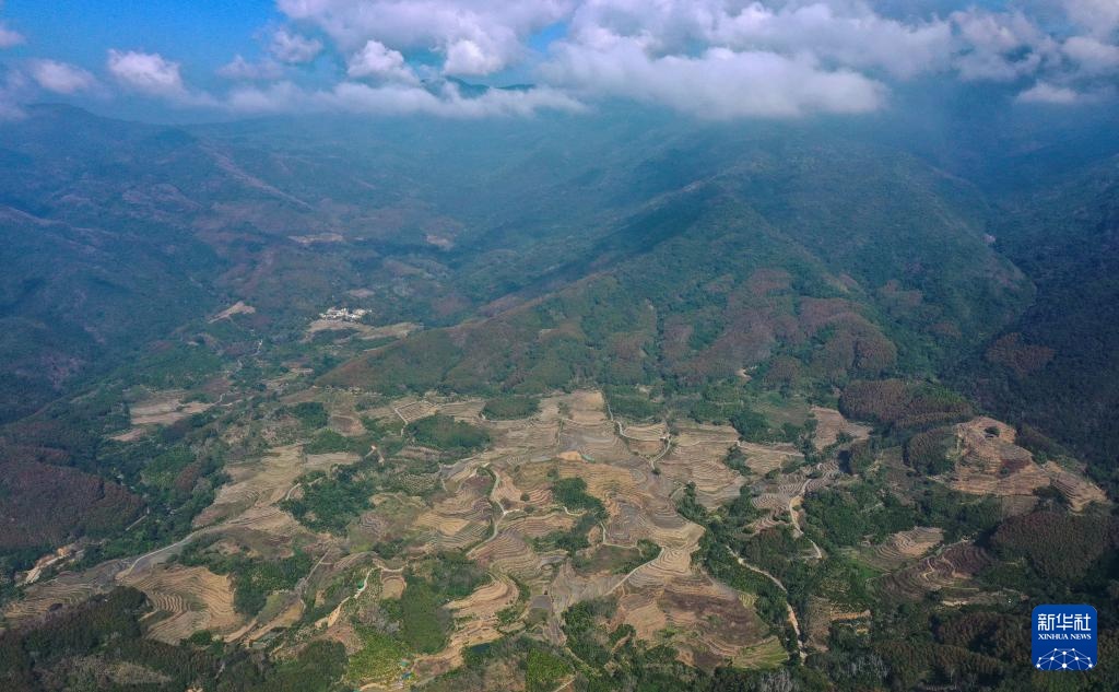 中国之城丨海南五指山：青山满目碧水萦绕的翡翠之城