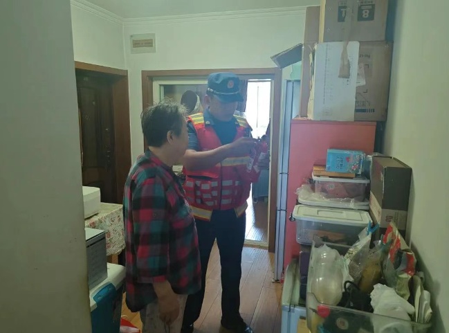 烟雾弥漫之际,“小盒子”及时发声,保住82岁独居奶奶! 烟雾弥漫之际,“小盒子”及时发声,保住82岁独居奶奶!