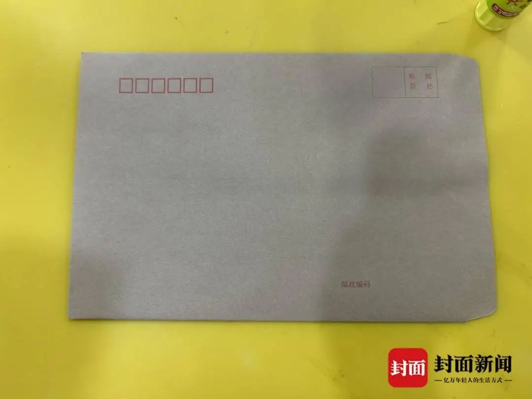 网友用高铁清洁袋当信封成功寄出信件,邮局回应:不合规 网友用高铁清洁袋当信封成功寄出信件,邮局回应:不合规