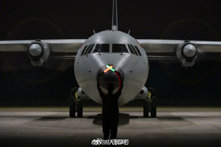 昼夜不停！战机与晚霞同框氛围感拉满