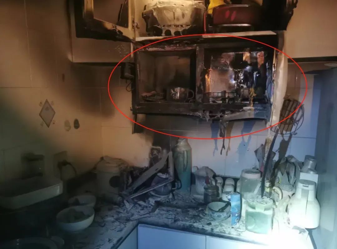 今晚快检查你家厨房,这类隐患别忽视!她家的已经成封面图了…… 今晚快检查你家厨房,这类隐患别忽视!她家的已经成封面图了……