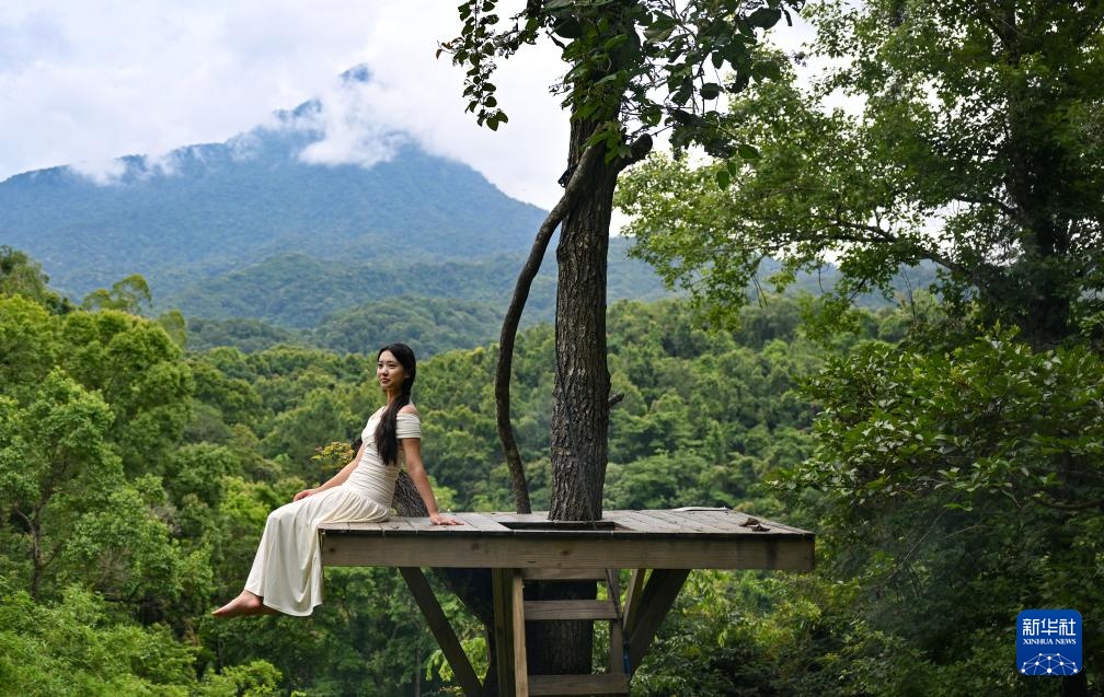 中国之城丨海南五指山：青山满目碧水萦绕的翡翠之城