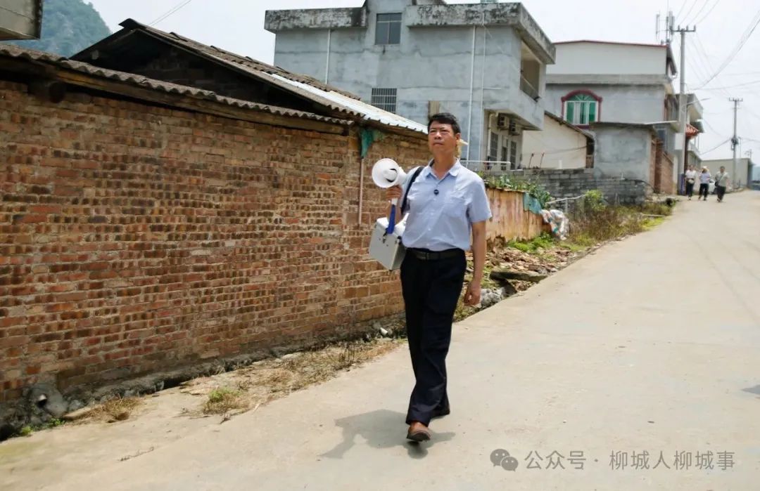 轮椅拐杖追着跑!柳州这个男人,竟“骗”了村民37年 轮椅拐杖追着跑!柳州这个男人,竟“骗”了村民37年