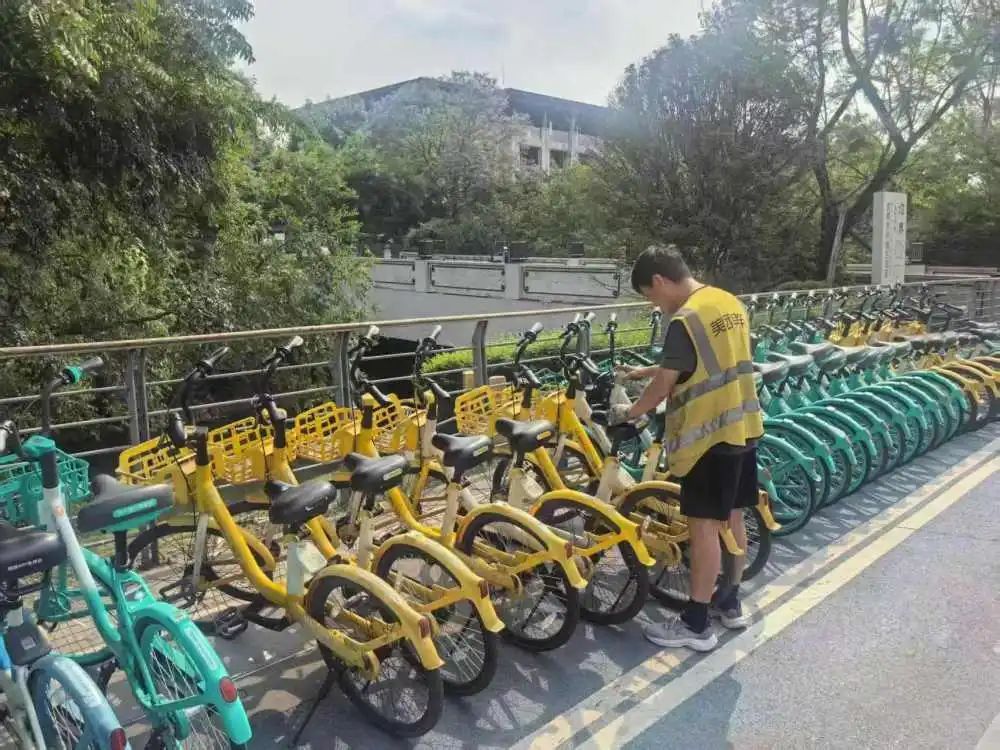 “贴一张三毛钱,一天可挣四五百”? “贴一张三毛钱,一天可挣四五百”?