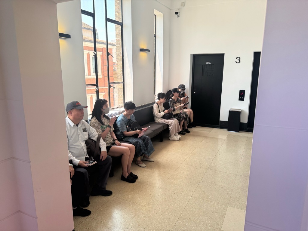 外滩美术馆调整入馆模式后首日情况如何?记者探访 外滩美术馆调整入馆模式后首日情况如何?记者探访