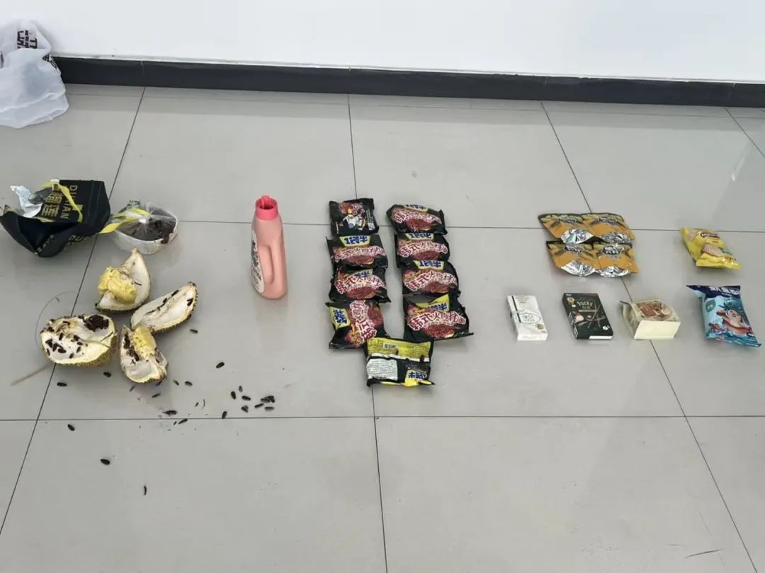 11楼扔下榴莲壳，获刑！