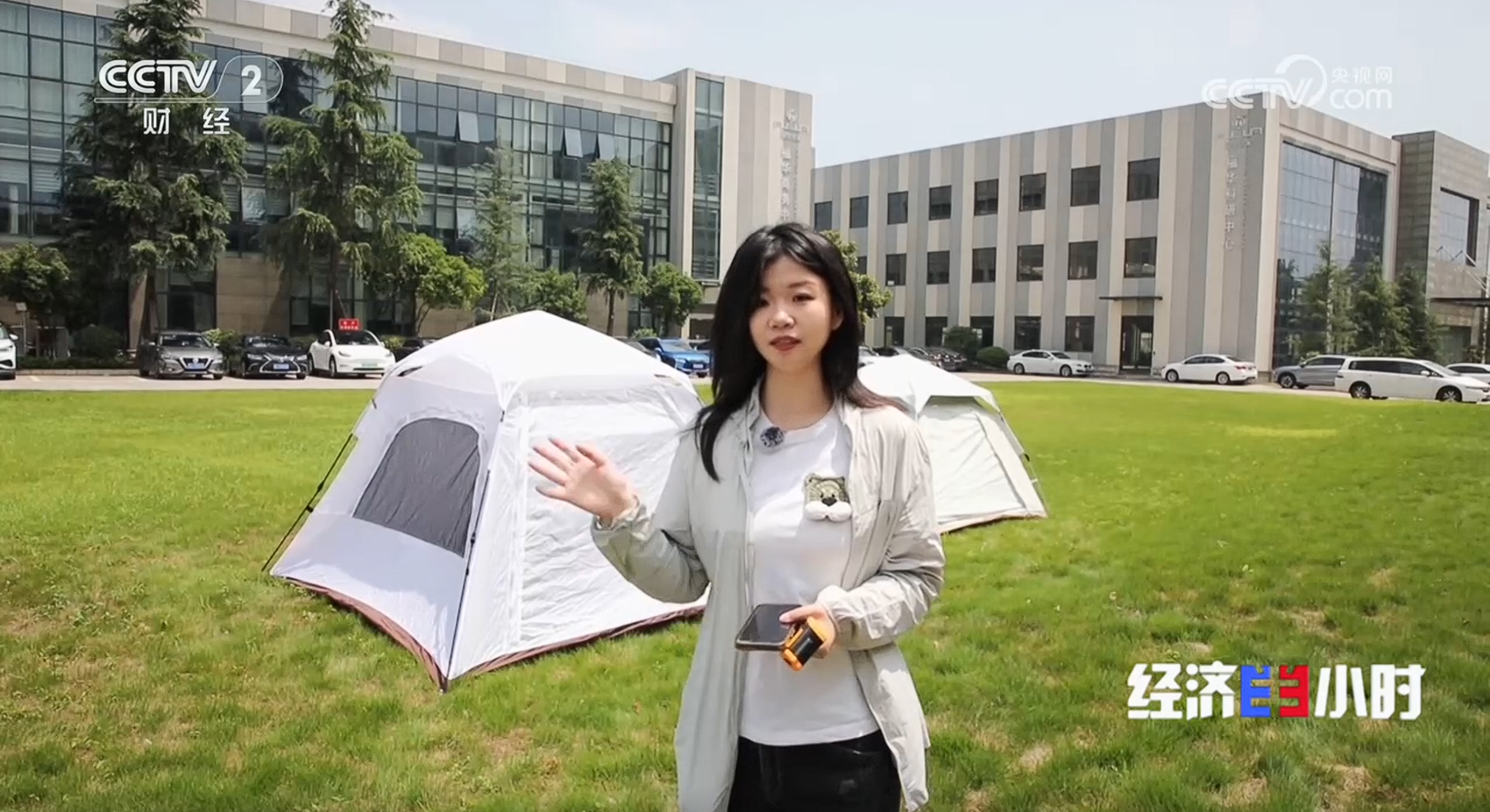 防晒服配从小众走向千亿级市场，背后藏着哪些“科技感”？