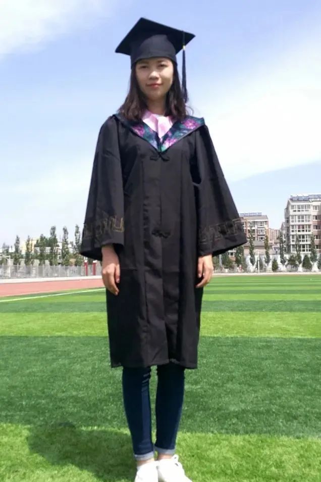 亲戚问我毕业后去哪儿了？我给他发了张工作照