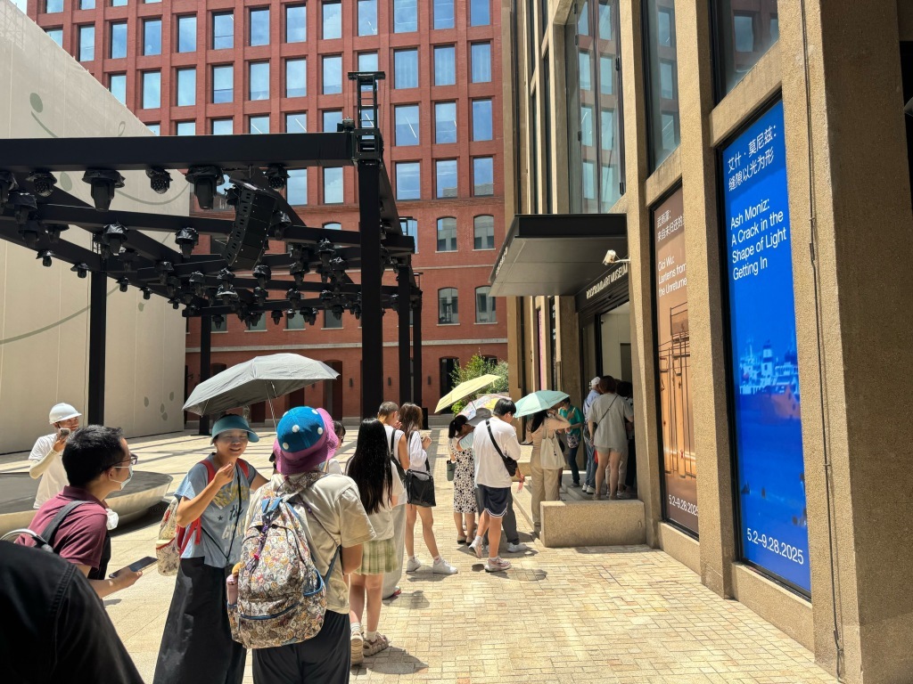 外滩美术馆调整入馆模式后首日情况如何?记者探访 外滩美术馆调整入馆模式后首日情况如何?记者探访