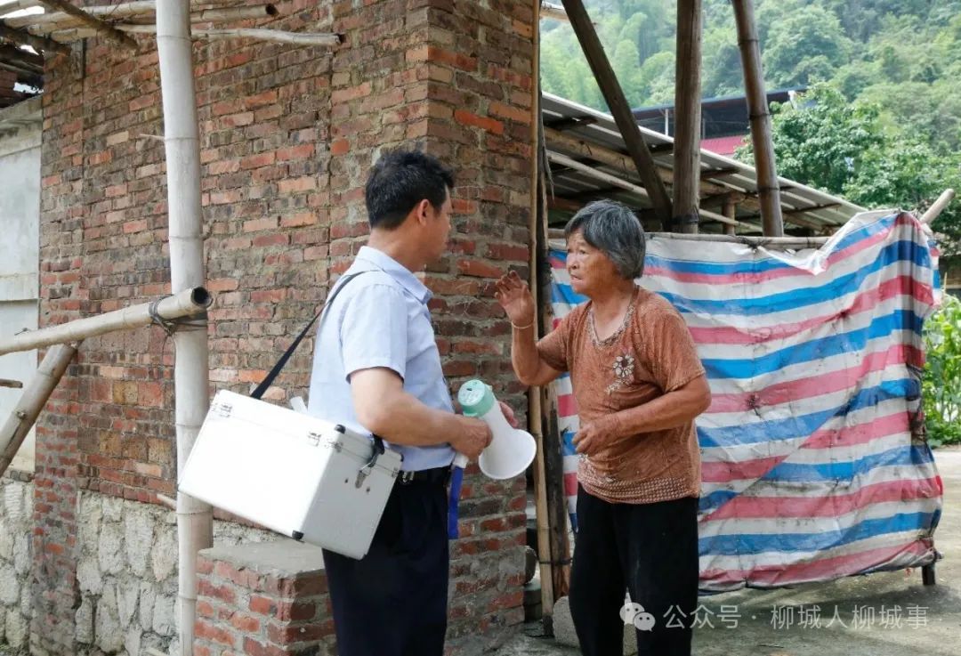 轮椅拐杖追着跑!柳州这个男人,竟“骗”了村民37年 轮椅拐杖追着跑!柳州这个男人,竟“骗”了村民37年