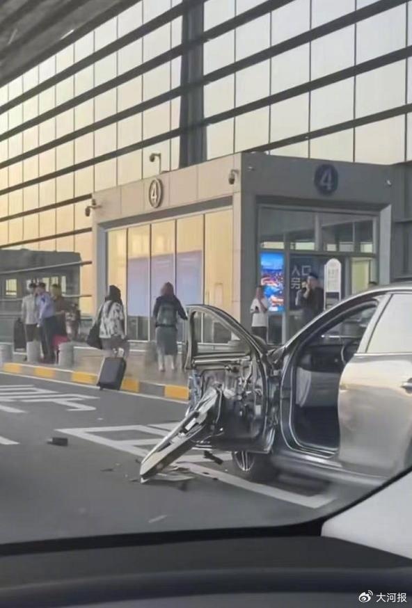 警方通报天津滨海机场车祸:排除开“斗气车” 警方通报天津滨海机场车祸:排除开“斗气车”
