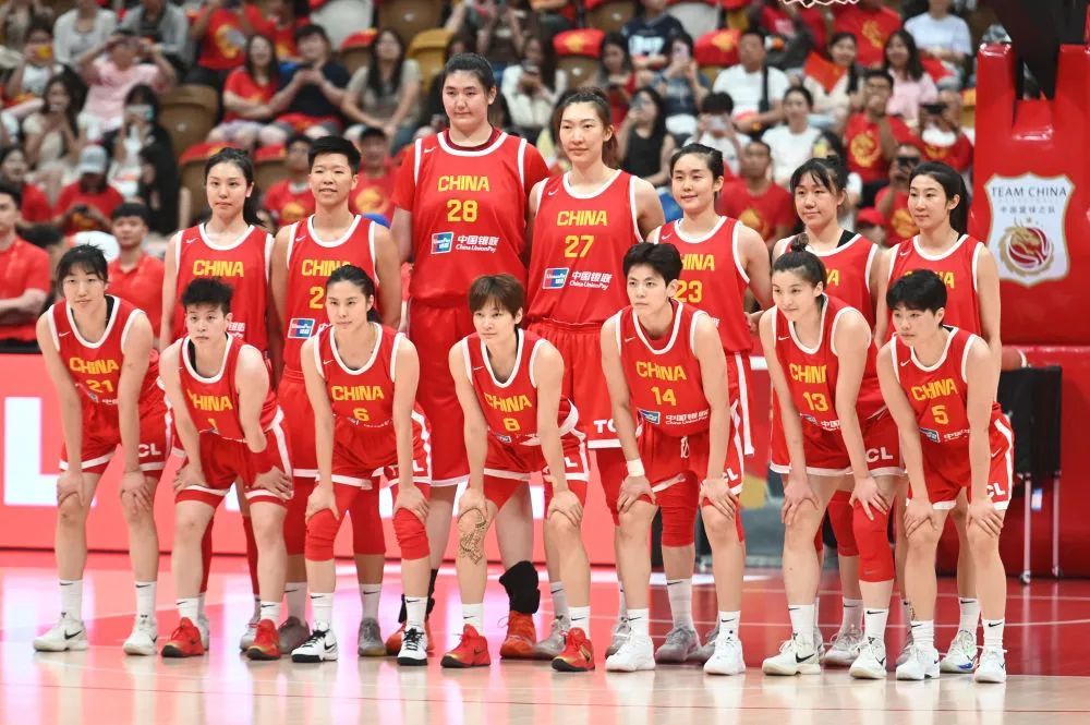 中国女篮三连胜！2米26的山东姑娘张子宇称霸内线，日本队主帅破防