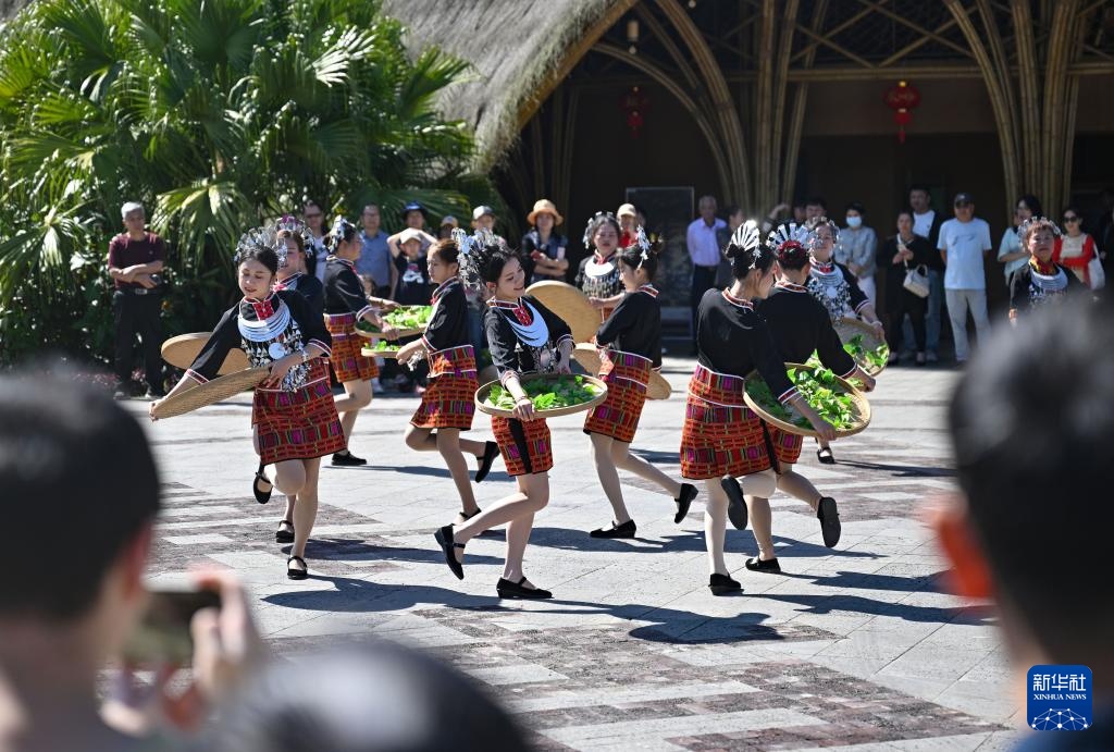 中国之城丨海南五指山：青山满目碧水萦绕的翡翠之城