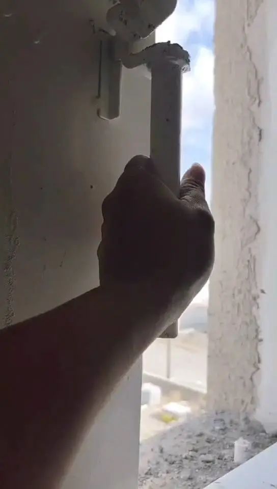 川籍工人讲述在以色列处境:常有导弹半夜突袭,每晚只睡三四小时 川籍工人讲述在以色列处境:常有导弹半夜突袭,每晚只睡三四小时