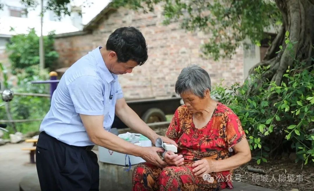 轮椅拐杖追着跑!柳州这个男人,竟“骗”了村民37年 轮椅拐杖追着跑!柳州这个男人,竟“骗”了村民37年
