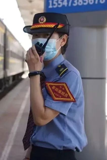 亲戚问我毕业后去哪儿了？我给他发了张工作照