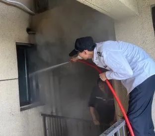 今晚快检查你家厨房,这类隐患别忽视!她家的已经成封面图了…… 今晚快检查你家厨房,这类隐患别忽视!她家的已经成封面图了……