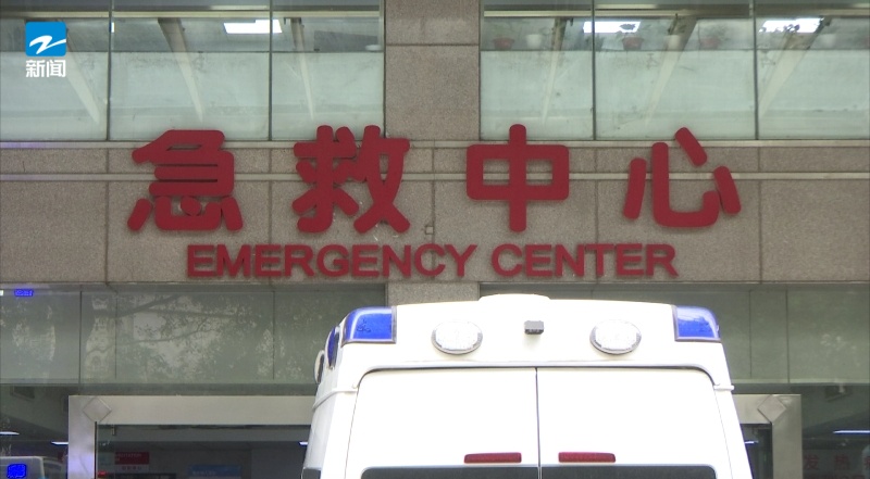 25岁女子为变美中毒昏迷，ICU里躺了近1个月！医生：不要盲目“跟风”