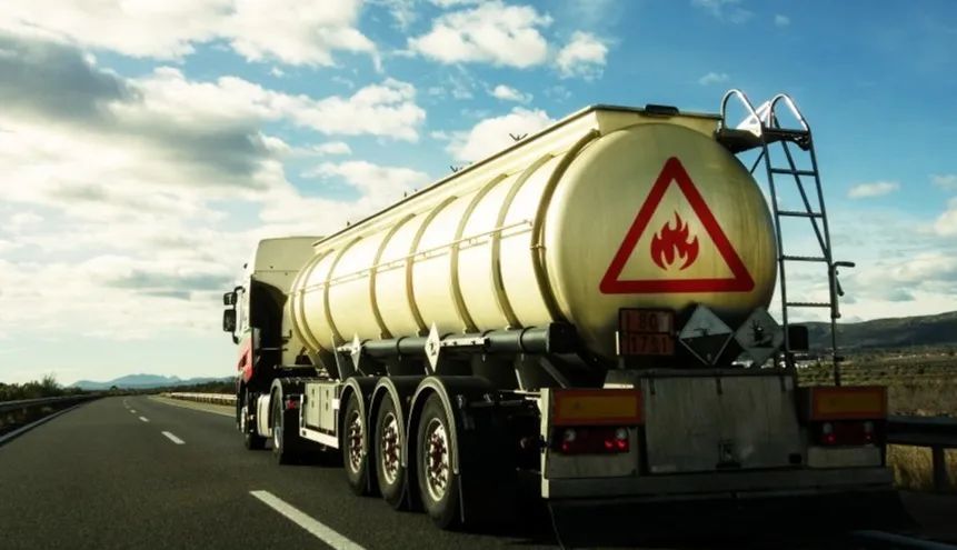 @危化品运输车辆驾驶人,出发前、行车中,这些一定要注意→ @危化品运输车辆驾驶人,出发前、行车中,这些一定要注意→