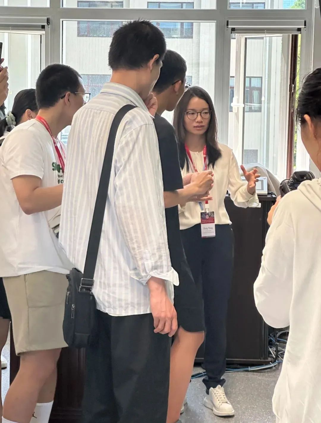 “韦神”也来当听众!王虹回北大开数学讲座,现场座无虚席 “韦神”也来当听众!王虹回北大开数学讲座,现场座无虚席