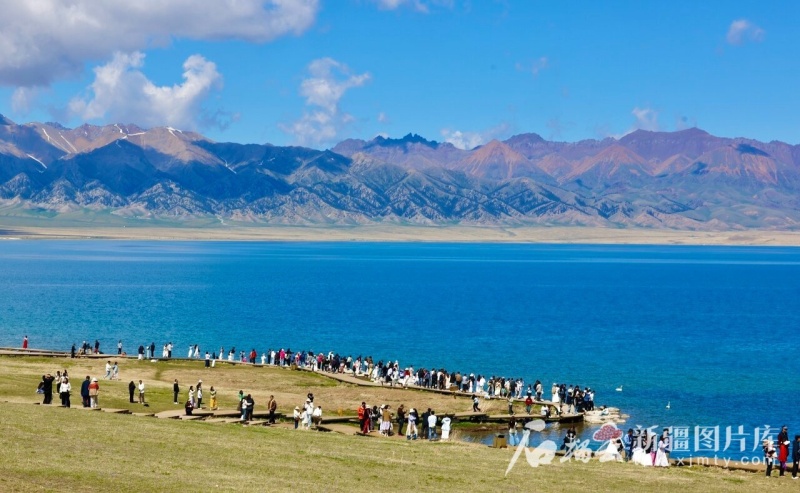 网友称赛里木湖有“脏脏黄沫”?真相来了! 网友称赛里木湖有“脏脏黄沫”?真相来了!