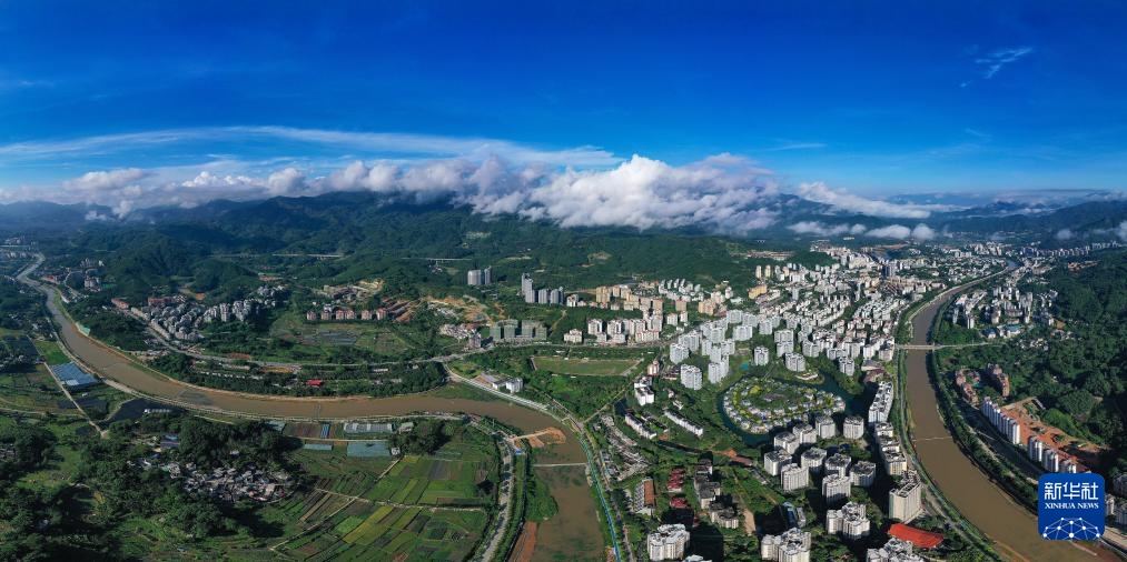 中国之城丨海南五指山：青山满目碧水萦绕的翡翠之城