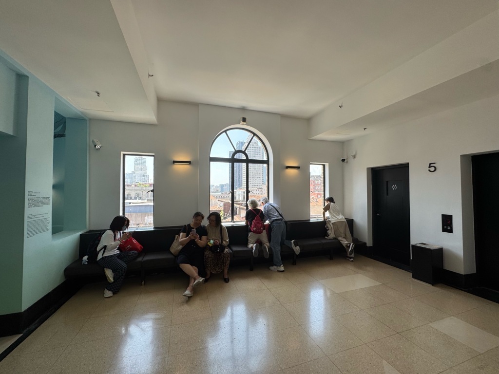 外滩美术馆调整入馆模式后首日情况如何?记者探访 外滩美术馆调整入馆模式后首日情况如何?记者探访