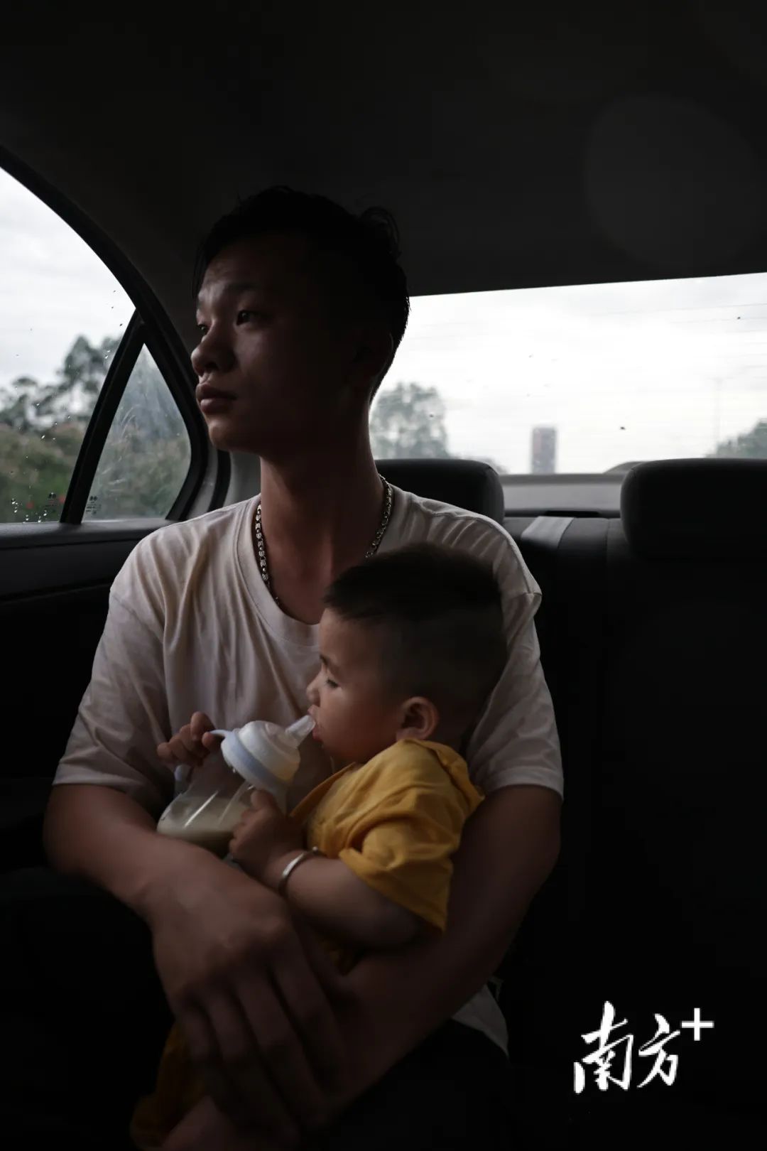 洪水围城,幼童高烧,他们接力托举救援! 洪水围城,幼童高烧,他们接力托举救援!