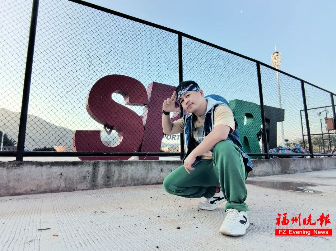 太牛了!跳街舞跳成博士研究生!他来自福州 太牛了!跳街舞跳成博士研究生!他来自福州