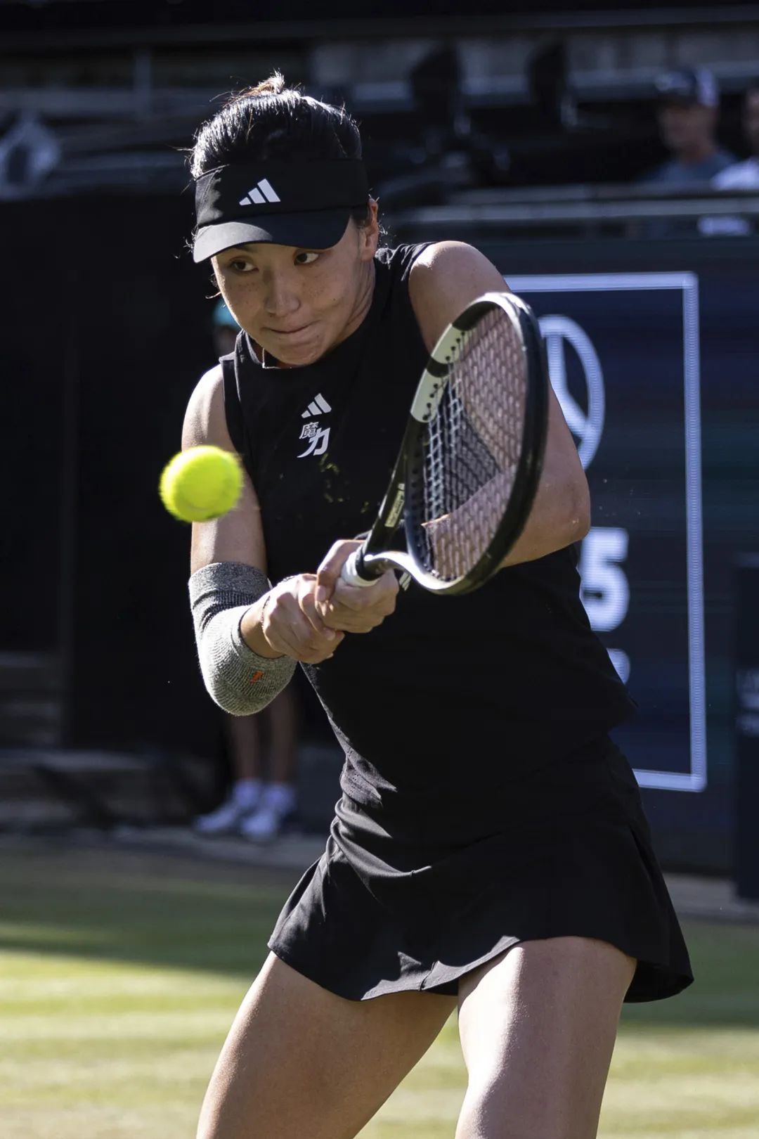 王欣瑜帮郑钦文复仇!爆冷击败世界第二,首次闯入草地巡回赛八强 王欣瑜帮郑钦文复仇!爆冷击败世界第二,首次闯入草地巡回赛八强