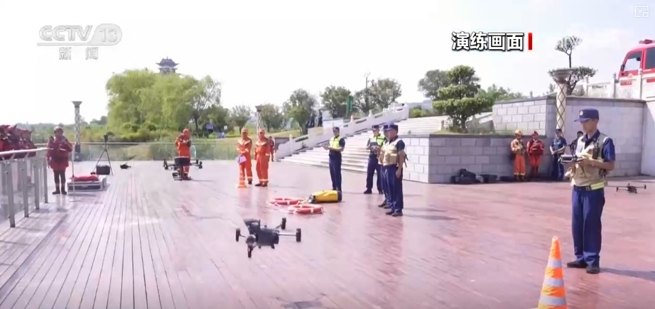 无人机侦察、智能救生艇、水下机器人……闻汛而动!AI赋能应急抢险救援 无人机侦察、智能救生艇、水下机器人……闻汛而动!AI赋能应急抢险救援