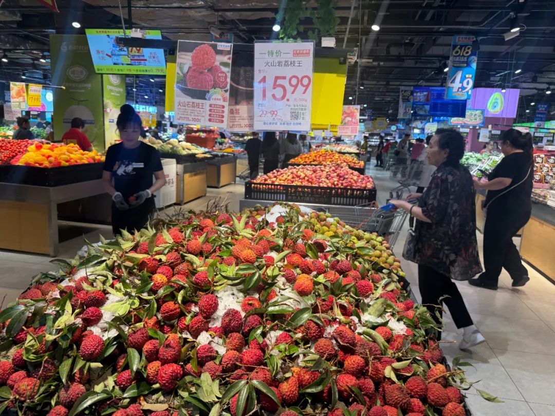 价格“腰斩”!哈尔滨人实现“荔枝自由”,日均消费100吨 价格“腰斩”!哈尔滨人实现“荔枝自由”,日均消费100吨