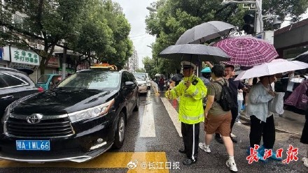 2025年武汉中考今日开考，学生自信从容赴考场