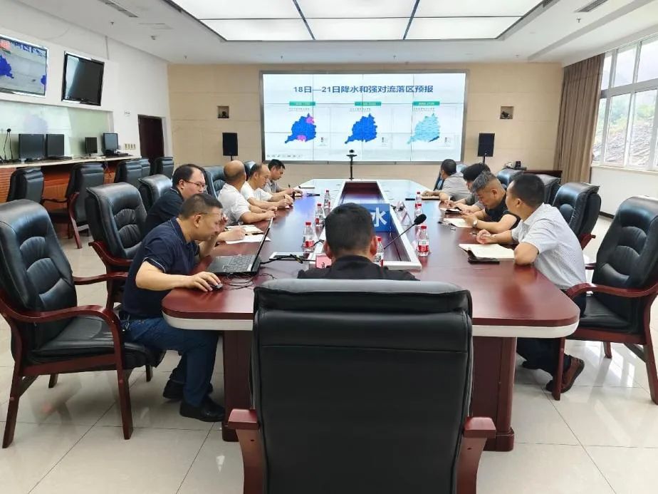 暴雨红色预警为令!支书争分夺秒转移独居老人…… 暴雨红色预警为令!支书争分夺秒转移独居老人……