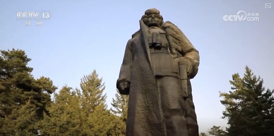岁月不曾模糊英雄身影 白山黑水间铸就中国人挺立的精神丰碑 岁月不曾模糊英雄身影 白山黑水间铸就中国人挺立的精神丰碑
