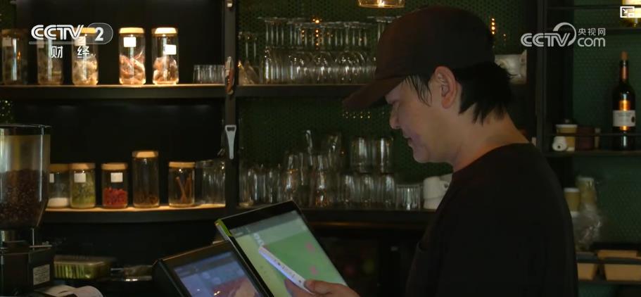 “减重经济”升温:轻食成餐桌“宠儿” 线上线下销量攀升 “减重经济”升温:轻食成餐桌“宠儿” 线上线下销量攀升