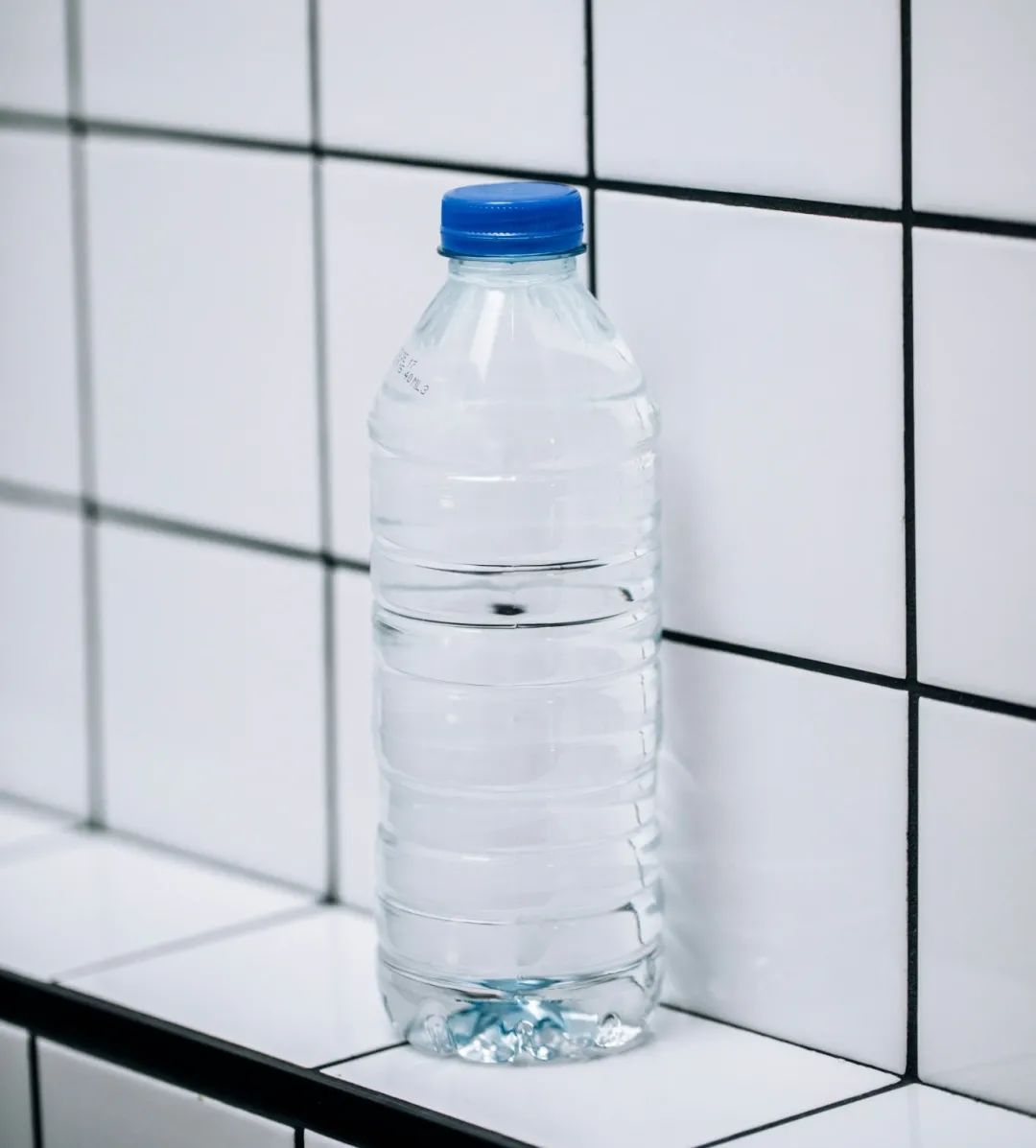 你每天都在“吃塑料”?瓶装水、外卖、日化品…都是隐形“塑料炸弹”! 你每天都在“吃塑料”?瓶装水、外卖、日化品…都是隐形“塑料炸弹”!