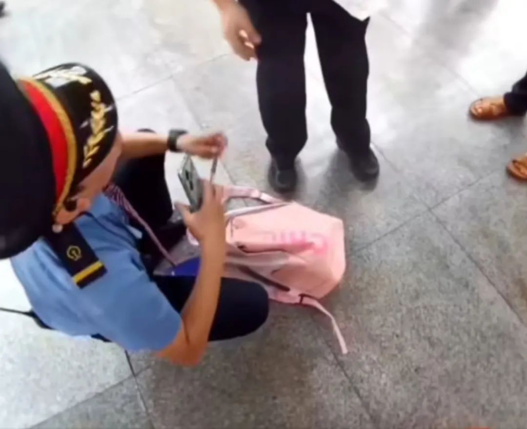 事发厦门开往厦门D6318/5次列车!乘警20分钟精准锁定…… 事发厦门开往厦门D6318/5次列车!乘警20分钟精准锁定……