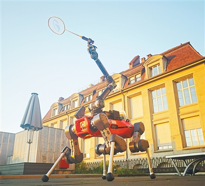 羽毛球机器人如何“看得清”“动得准”? 羽毛球机器人如何“看得清”“动得准”?