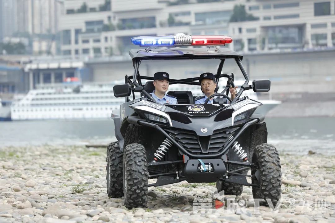 带着确诊肿瘤女孩“江边兜风”的重庆民警,找到了! 带着确诊肿瘤女孩“江边兜风”的重庆民警,找到了!