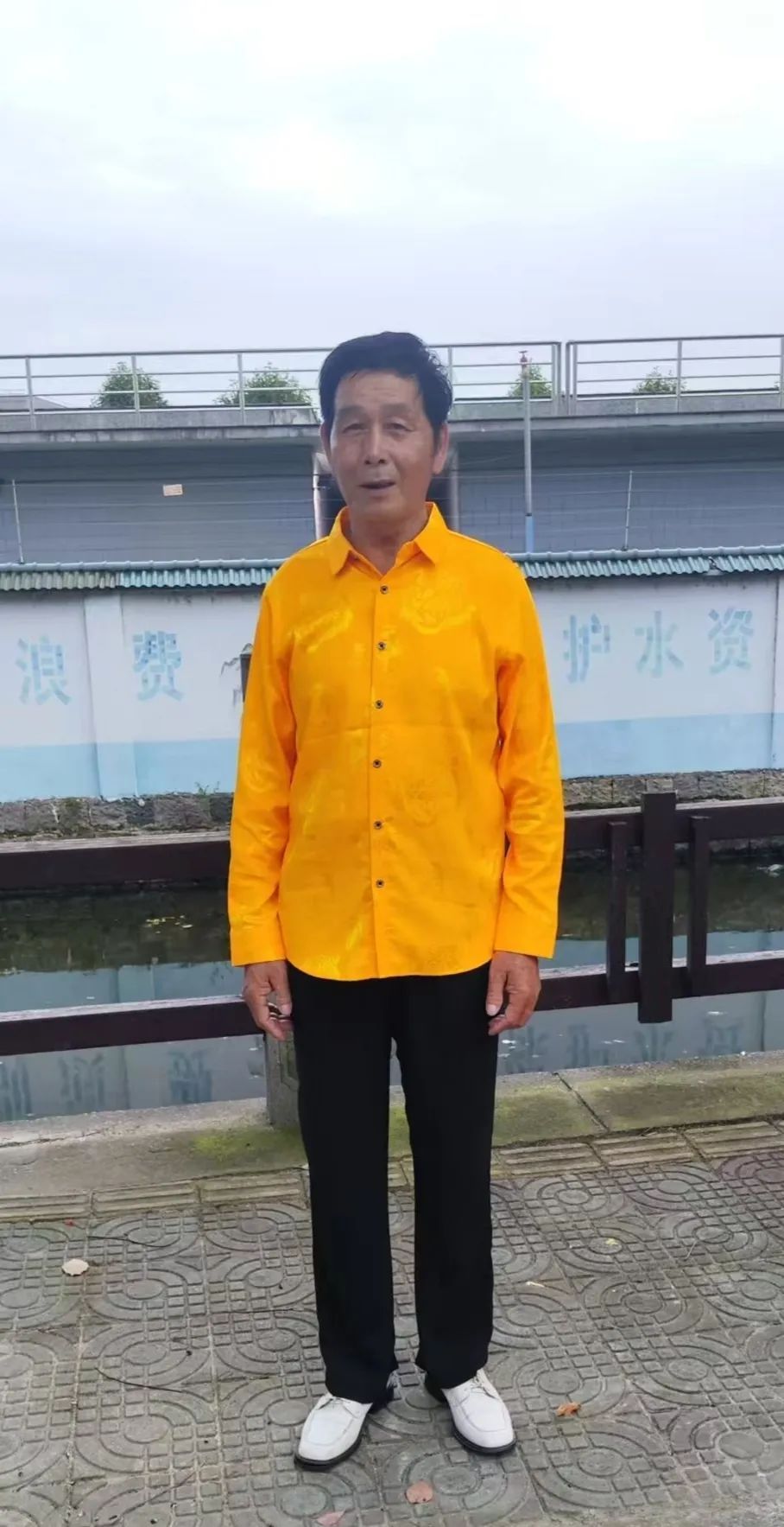 好险！没有半点犹豫，他们抢回一条命